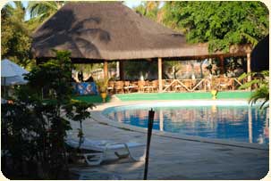 Отель Eurosol Tibau Resort. Ресторан и бассейн